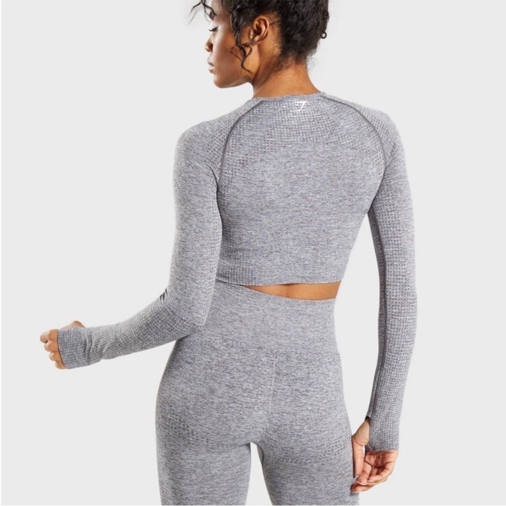 Gymshark Crop Vital Grey Seamless Long Sleeve Body Fit Top w/ Thumb Holes EUC - Picture 3 of 11